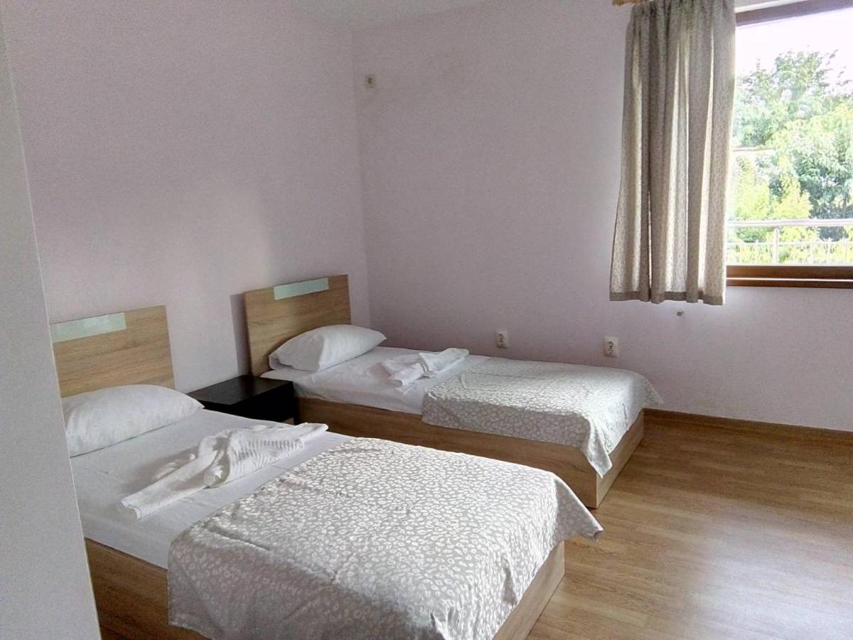 Alfa Guest Rooms With Parking Warna Exterior foto